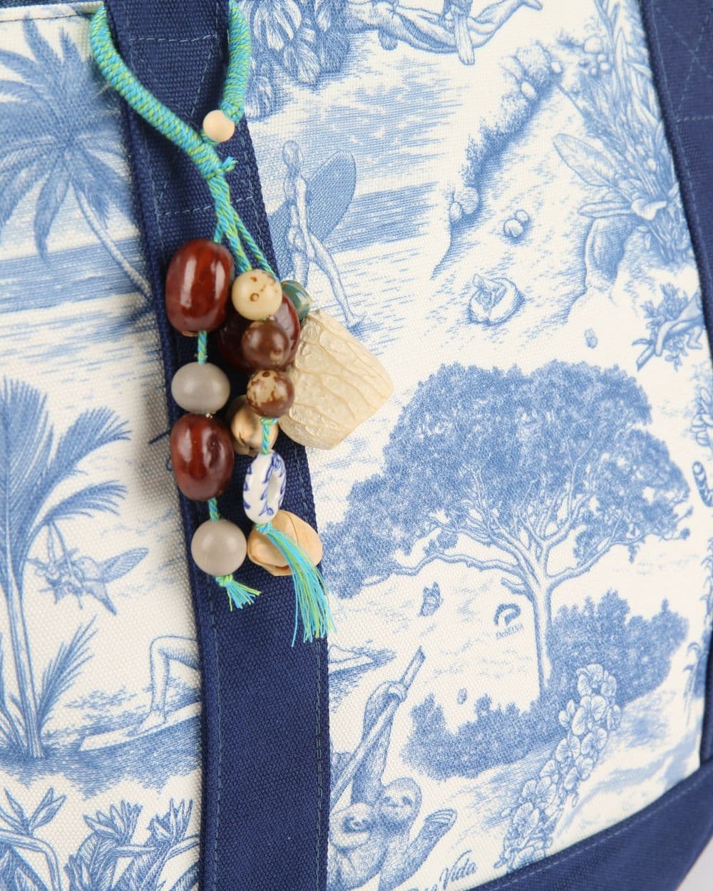 Detalle del estampado azul