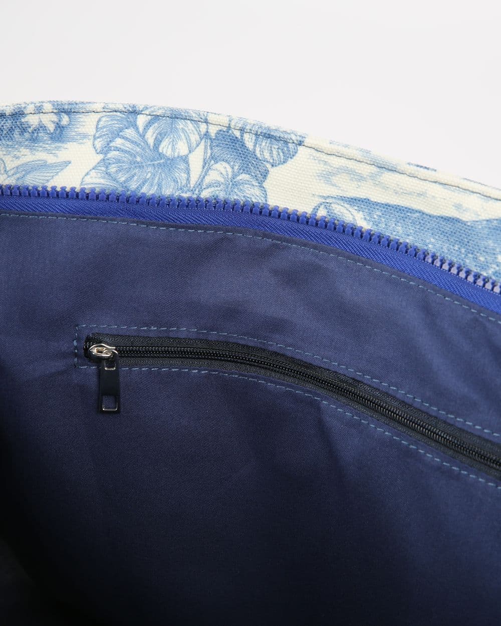 Interior del bolso con bolsillo de zíper